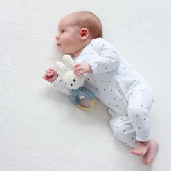 Hochet anneau de dentition Miffy en crochet - Just Dutch - bleu pastel<Peluches Miffy & Snoopy Sale