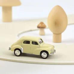 Renault 4CV blanc crème 1946, voiture 1/64<NOREV Fashion