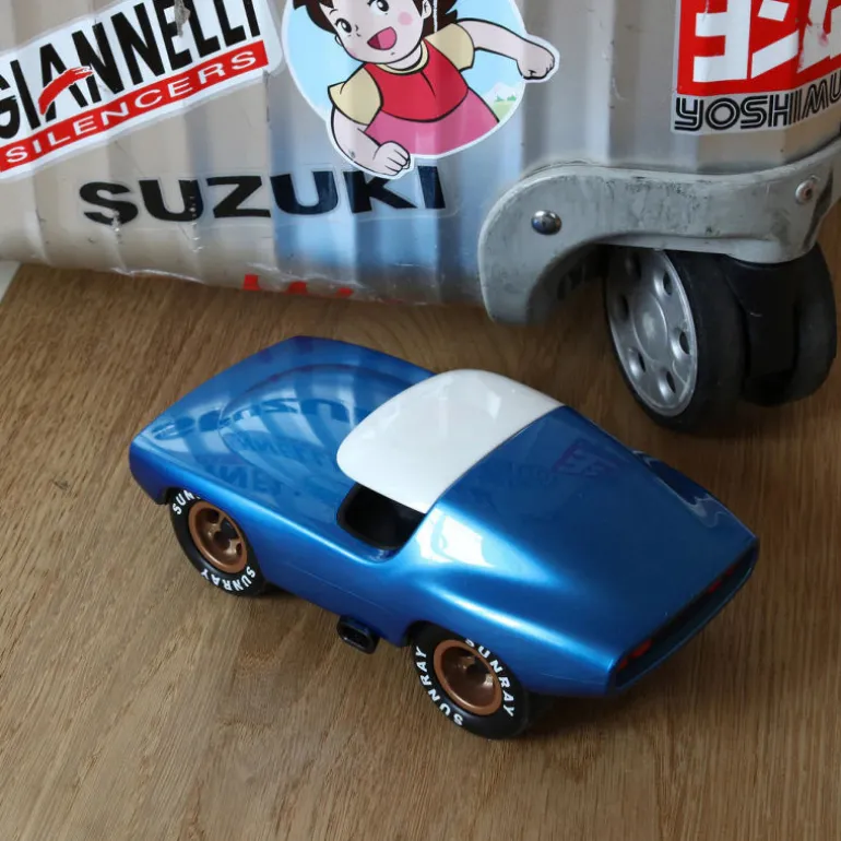 Voiture Fastback bleu métallisé<Playforever New